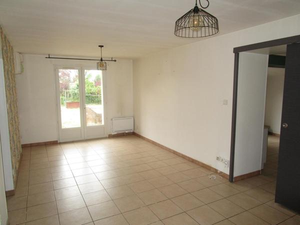 Maison avec garage et jardin