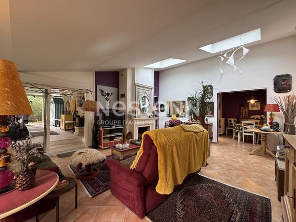 Maison de faubourg 150 m² Hab. - 4 chambres, garages, piscine, jardin
