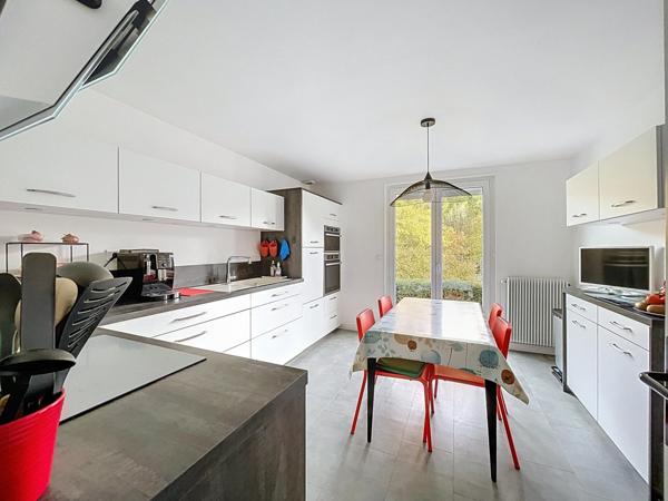 Idéalement située sur les hauteurs de NOUZONVILLE sans voisinage proche