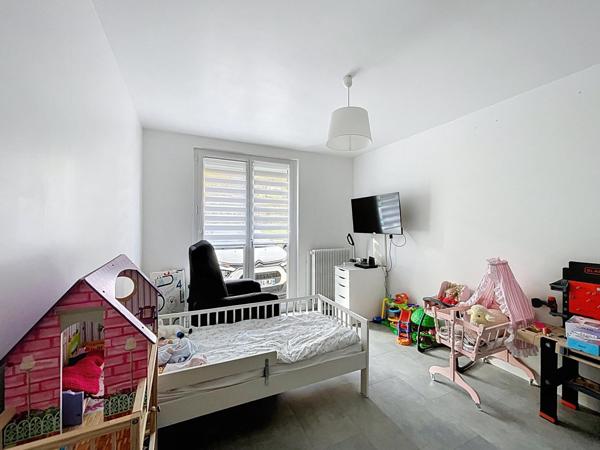 Idéalement située sur les hauteurs de NOUZONVILLE sans voisinage proche