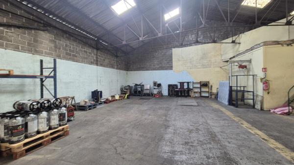 Local commercial – Entrepôt loué – Investissement locatif – Bellac