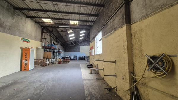 Local commercial – Entrepôt loué – Investissement locatif – Bellac