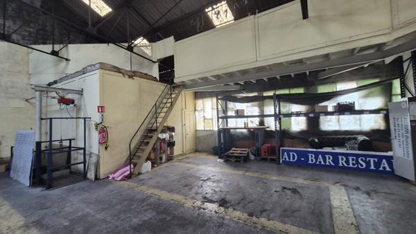 Local commercial – Entrepôt loué – Investissement locatif – Bellac