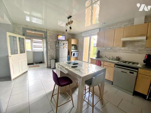 A VENDRE - MAISON D'HATIBATION - LE BOURGNEUF LA FORÊT 