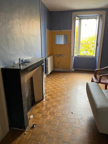 Immeuble à usage d'habitation et de commerce