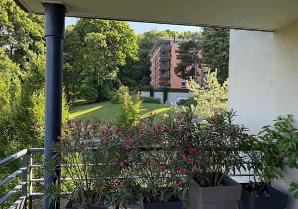 Secteur  Fontanières Sainte Foy les Lyon 120m² grand standing avec vue sur parc classé,  piscine et garage double