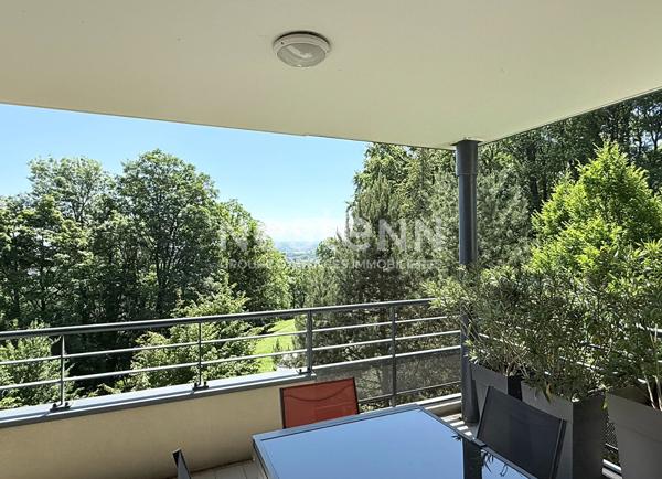 Secteur  Fontanières Sainte Foy les Lyon 120m² grand standing avec vue sur parc classé,  piscine et garage double