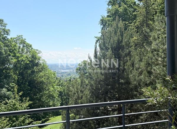 Secteur  Fontanières Sainte Foy les Lyon 120m² grand standing avec vue sur parc classé,  piscine et garage double