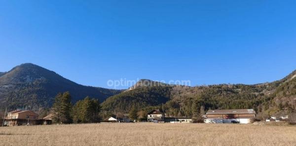Terrain à vendre de 7345 M²  VEYNES (05)
