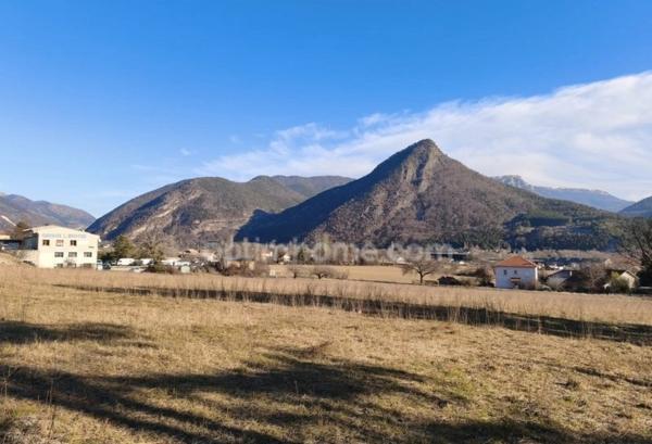 Terrain à vendre de 7345 M²  VEYNES (05)