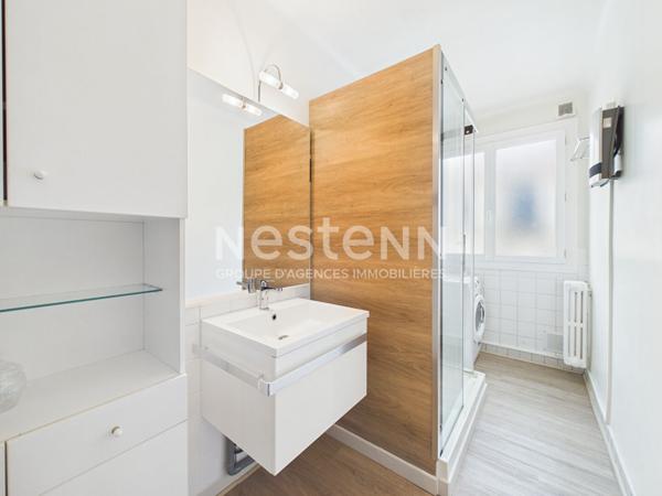 Aurillac, quartier viaduc, à Vendre Appartement de type 3 d'une surface de 65 m² avec balcon et cave.