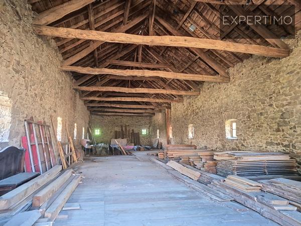 PROPRIÉTÉ DE CARACTÈRE ISOLEE AVEC 8 HECTARES ET GRANDES DÉPENDANCES – AVEYRON