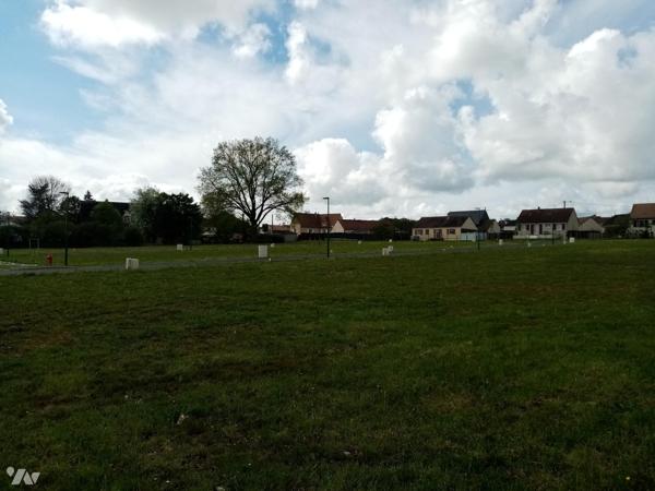 A VAL AU PERCHE, 15 TAB viabilisés (eau, TAE, gaz, électricité, télécoms) de 440 m² à 666 m².
