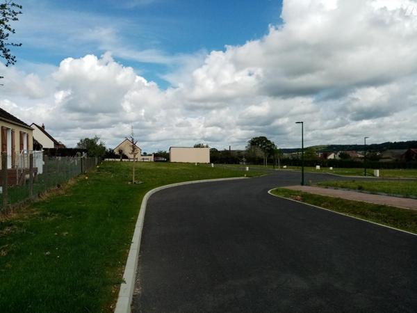 A VAL AU PERCHE, 15 TAB viabilisés (eau, TAE, gaz, électricité, télécoms) de 440 m² à 666 m².