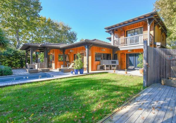 Villa bois 175m² et dépendance de 40m² / 5 ch / piscine