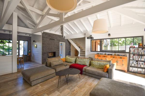 Villa bois 175m² et dépendance de 40m² / 5 ch / piscine