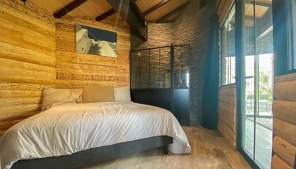 Villa bois 175m² et dépendance de 40m² / 5 ch / piscine