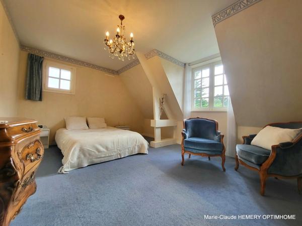 Dinard, Le Prieuré, Villa de caractère de 270m² , chambre en suite au RDC sur son parc clos arboré de 3000m². Garages