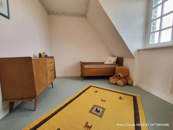 Dinard, Le Prieuré, Villa de caractère de 270m² , chambre en suite au RDC sur son parc clos arboré de 3000m². Garages