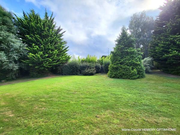Dinard, Le Prieuré, Villa de caractère de 270m² , chambre en suite au RDC sur son parc clos arboré de 3000m². Garages
