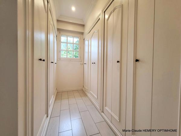 Dinard, Le Prieuré, Villa de caractère de 270m² , chambre en suite au RDC sur son parc clos arboré de 3000m². Garages