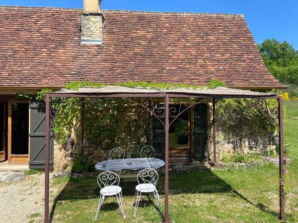 Maison ancienne - Les eyzies Entre ombre de vigne et douceur de pierre, maison de charme avec 2 chambres et piscine, 10 minutes des commerces