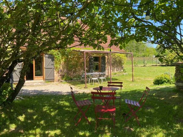 Maison ancienne - Les eyzies Entre ombre de vigne et douceur de pierre, maison de charme avec 2 chambres et piscine, 10 minutes des commerces