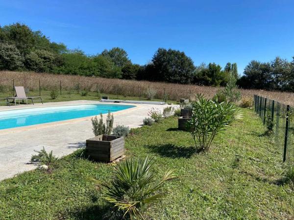 Maison ancienne - Les eyzies Entre ombre de vigne et douceur de pierre, maison de charme avec 2 chambres et piscine, 10 minutes des commerces