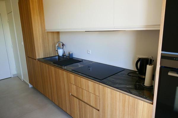 BAISSE DE PRIX Appartement d'exception dernier étage avec terrasse deux chambres ascenseur avec deux parking et une cavecave et parking