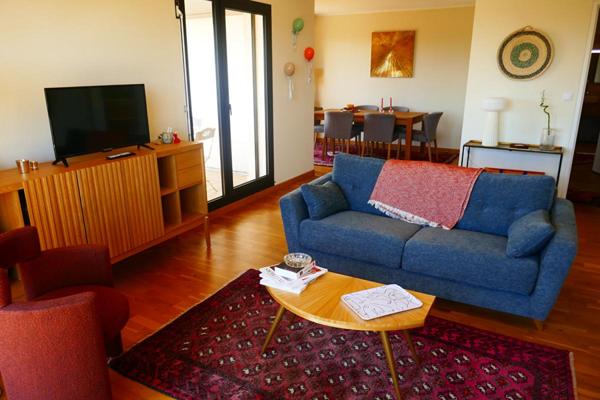 BAISSE DE PRIX Appartement d'exception dernier étage avec terrasse deux chambres ascenseur avec deux parking et une cavecave et parking