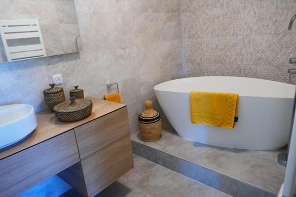 BAISSE DE PRIX Appartement d'exception dernier étage avec terrasse deux chambres ascenseur avec deux parking et une cavecave et parking