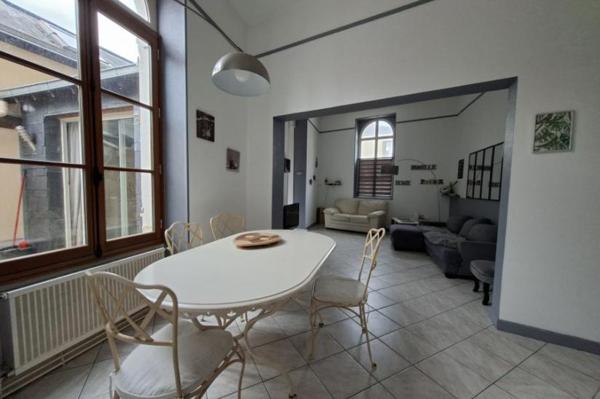 Vente - Maison 5 pièces 142 m 2 SABLE SUR SARTHE (72300)