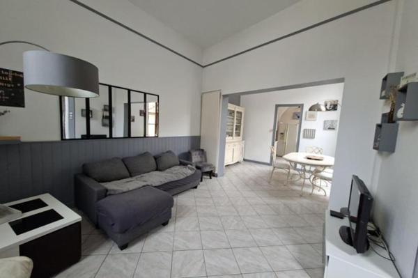 Vente - Maison 5 pièces 142 m 2 SABLE SUR SARTHE (72300)