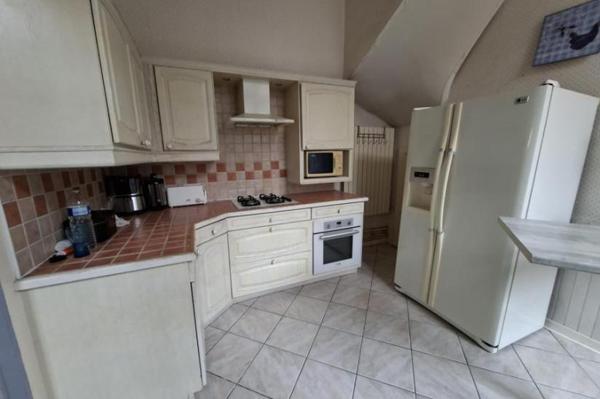 Vente - Maison 5 pièces 142 m 2 SABLE SUR SARTHE (72300)
