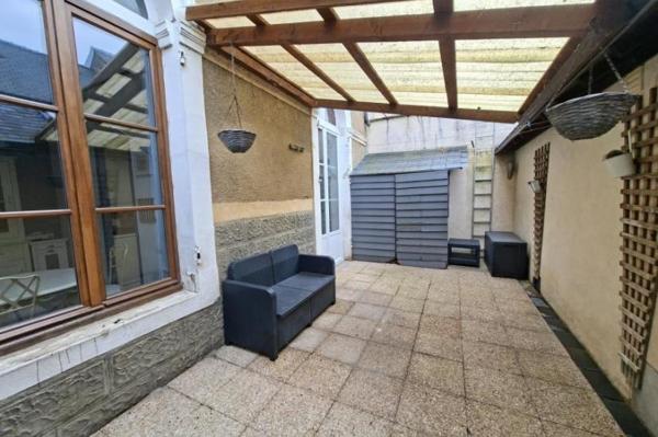 Vente - Maison 5 pièces 142 m 2 SABLE SUR SARTHE (72300)