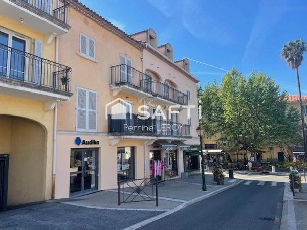 En plein centre ville de Sainte-Maxime, à 300m de la plage, superbe T2 vue mer de 45m².