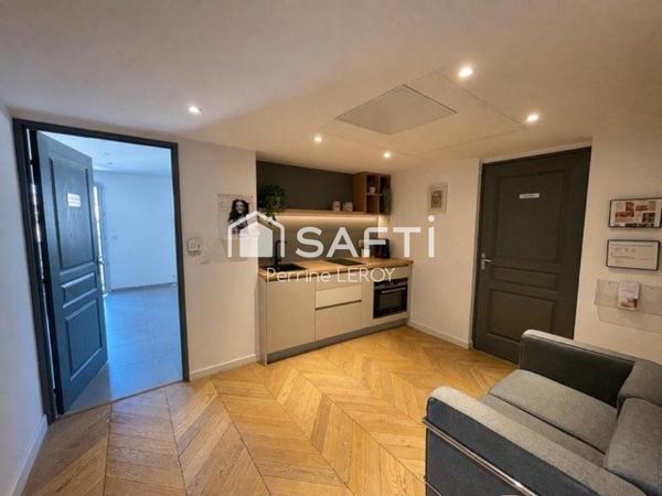 En plein centre ville de Sainte-Maxime, à 300m de la plage, superbe T2 vue mer de 45m².