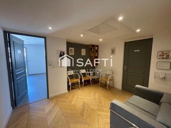 En plein centre ville de Sainte-Maxime, à 300m de la plage, superbe T2 vue mer de 45m².