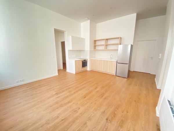 A LOUER APPARTEMENT  2 CHAMBRES CENTRE VILLE DE ST QUENTIN 02100