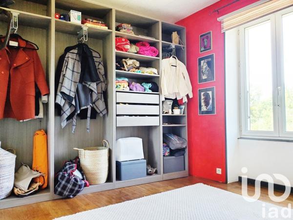 Maison 9 pièces de 225 m² à Melle (79500)