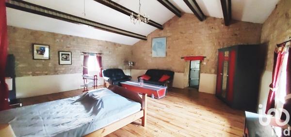 Maison 9 pièces de 225 m² à Melle (79500)