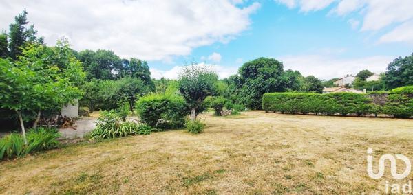 Maison 9 pièces de 225 m² à Melle (79500)