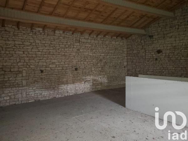 Maison 9 pièces de 225 m² à Melle (79500)