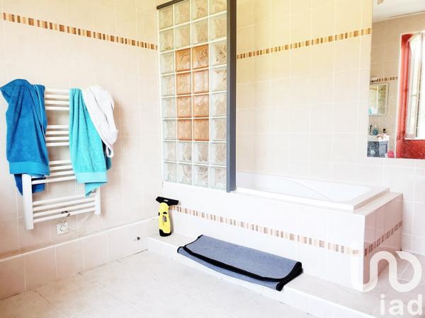 Maison 9 pièces de 225 m² à Melle (79500)