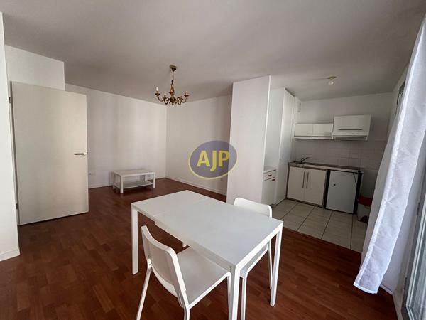 Appartement à louer Bordeaux : 2 pièces, 44m² avec 1 chambre(s) à 846€ - AJP Immobilier Bordeaux Nansouty