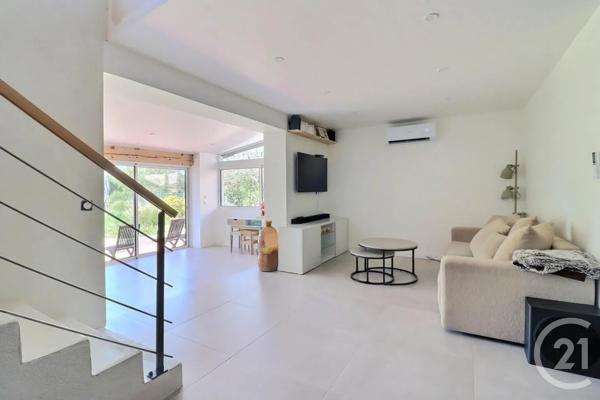 Maison à vendre  5 pièces - 135,45 m 2   ST RAPHAEL  - 83