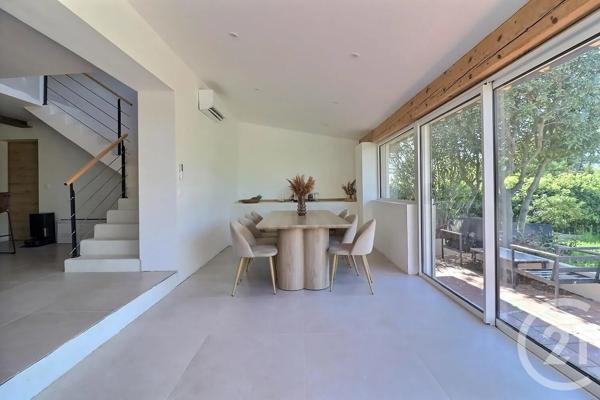 Maison à vendre  5 pièces - 135,45 m 2   ST RAPHAEL  - 83