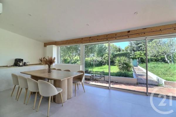 Maison à vendre  5 pièces - 135,45 m 2   ST RAPHAEL  - 83