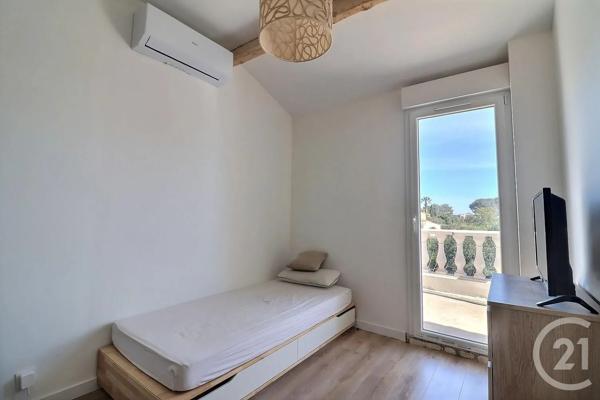Maison à vendre  5 pièces - 135,45 m 2   ST RAPHAEL  - 83
