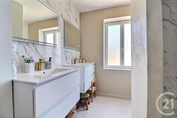 Maison à vendre  5 pièces - 135,45 m 2   ST RAPHAEL  - 83